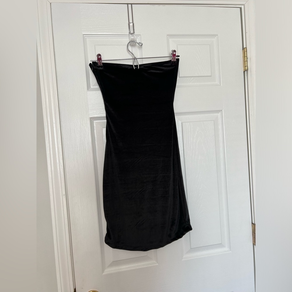 NWT AMOR MIA Claudia Velvet Dress in Black - Picture 8 of 10